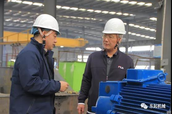 河南工業(yè)大學(xué)機(jī)電工程學(xué)院院長、碩士研究生導(dǎo)師惠延波教授等一行蒞臨東起集團(tuán)參觀考察