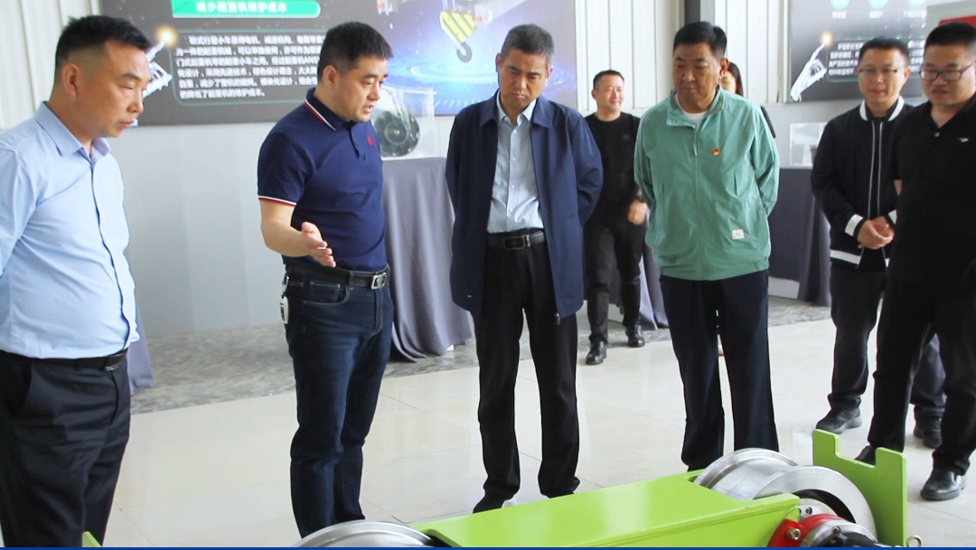 4月19日，熱烈歡迎市人大常委會(huì)副主任王國(guó)紅帶隊(duì)調(diào)研東起集團(tuán)